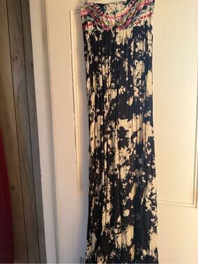 Billabong Black and Cream Tie-Dye Maxi Dress